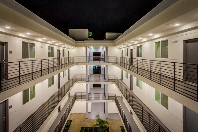 Foto del edificio - Glenoaks Villas at Sylmar