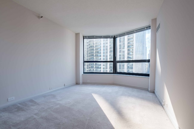 Building Photo - 163 N Harbor Dr