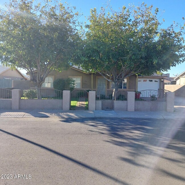 Foto del edificio - 1636 N 64th Dr