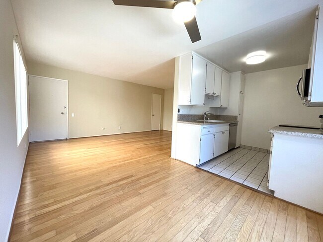 Foto del edificio - 1116 N Olive Dr