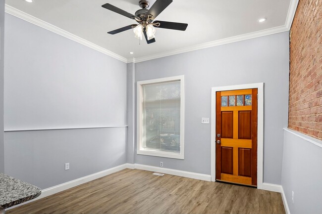 Building Photo - Beautifully renovated 3BR/3.5BA in Upper F...
