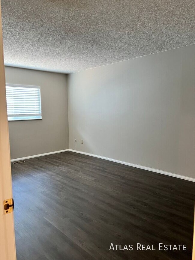 Foto del edificio - 11194 Forest Ave