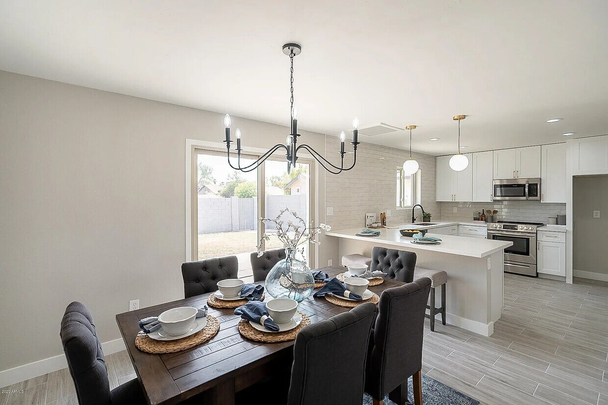 Foto principal - 707 E Yale Dr