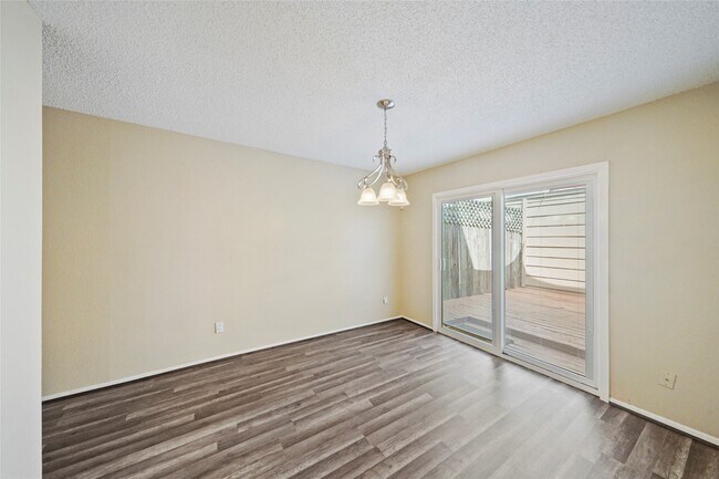 Foto del edificio - 5836 Sampley Way