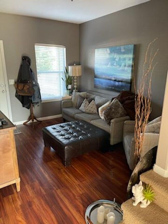 Building Photo - Three Bedroom Townhome in Herriman!!