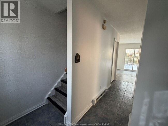 Building Photo - 1211 Foxhill Ct