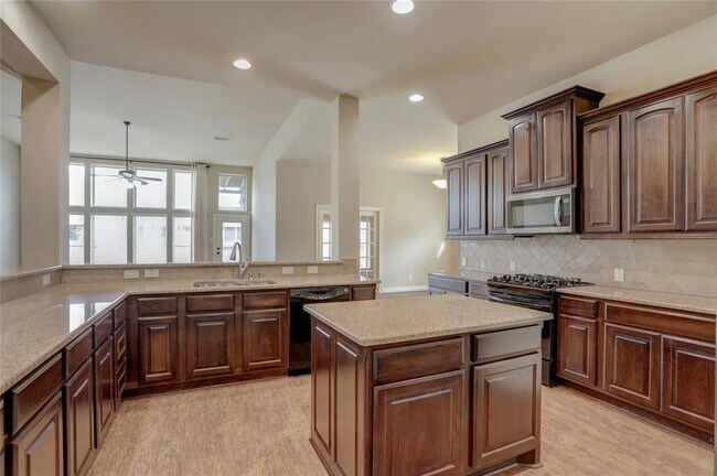 Foto del edificio - 28310 Lauren Cove Ln