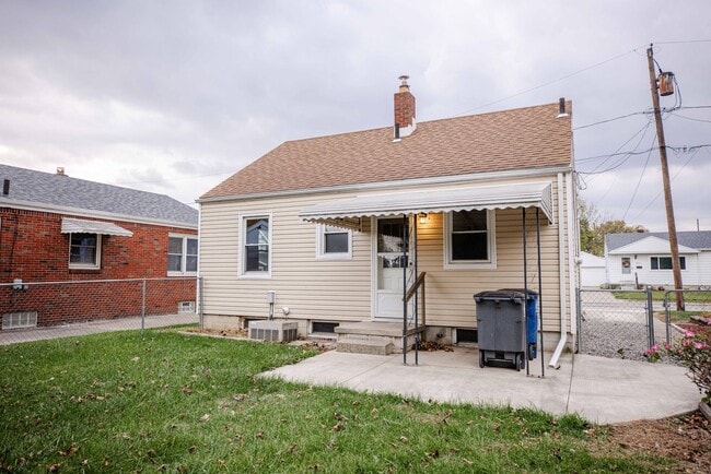 Building Photo - Beautifully remodeled two bedroom home for rent. Central A/C, updated kitchen an bathroom, new fl...