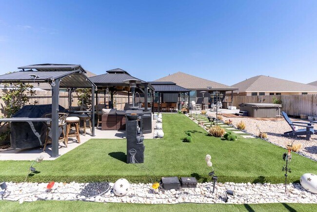 Foto del edificio - 7710 Purple Vitex Rd