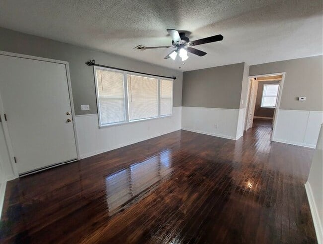 Building Photo - 2 Bed 1 Bath Home in the Bill Atkinsons Ra...