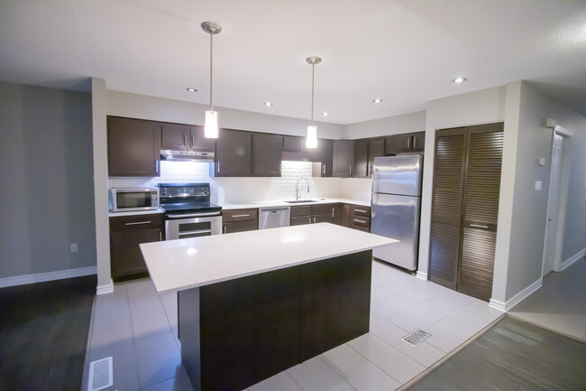 Photo du bâtiment - Masonville 2 Bedroom Condo for Rent in Lon...