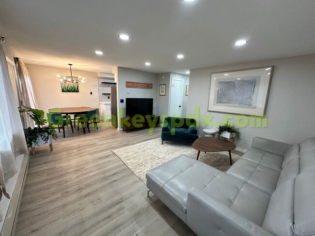 Foto del edificio - Updated 2-Bedroom Unit on one level that i...