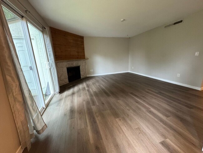 Foto del edificio - 2Bd/1Ba Kirkland Condo