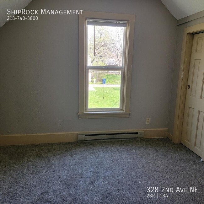 Foto del edificio - 328 2nd Ave NE