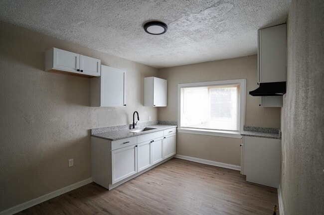 Building Photo - This beautifully updated 3-bedroom, 1-bath single-family home is ready for move-in!