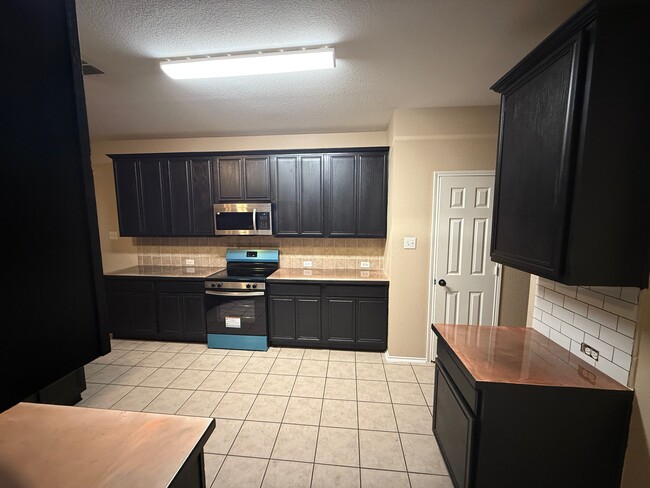 Foto del edificio - 3404 Pinecone Dr