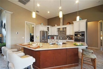 Building Photo - 1502 SW 38th St