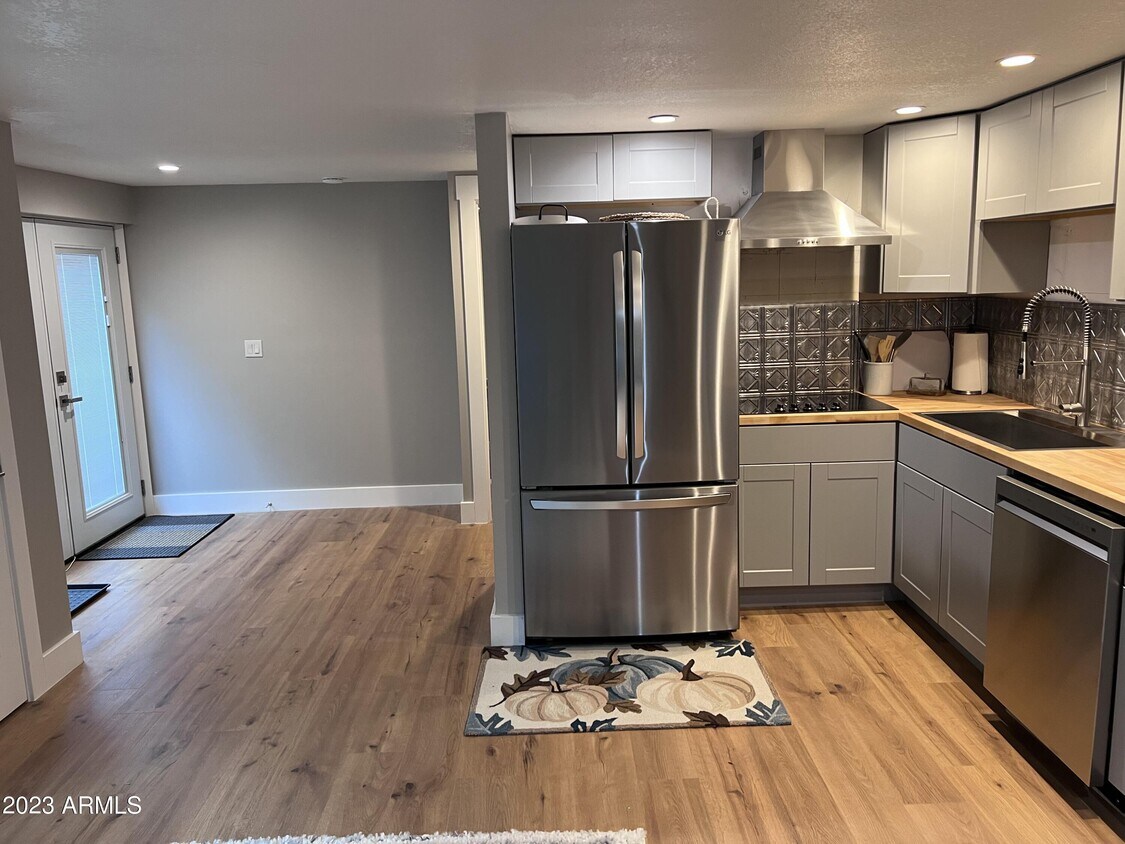 Foto principal - 4872 Hornet Dr