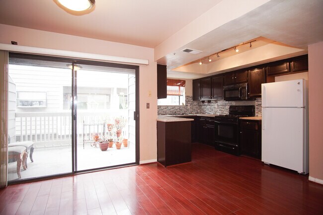 Foto del edificio - 1214 S Mayflower Ave