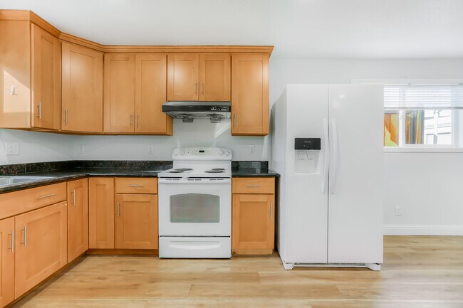 Kitchen - 3415 Hoover St
