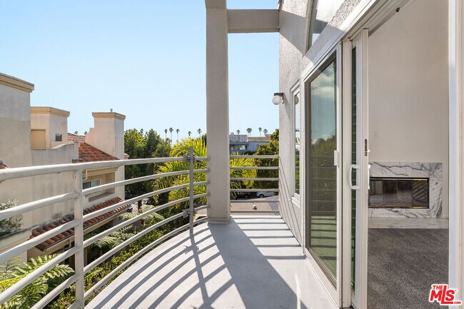 Foto del edificio - 1010 California Ave