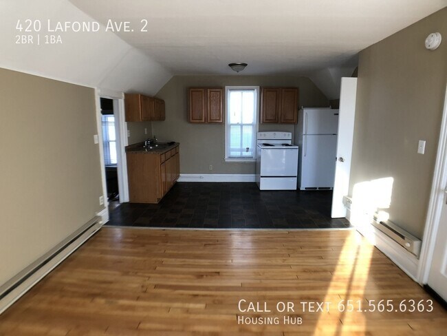 Building Photo - Upper Level Two Bedroom Duplex w/ Open Lay...