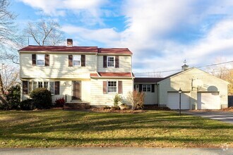 Building Photo - 6 Shagbark Rd