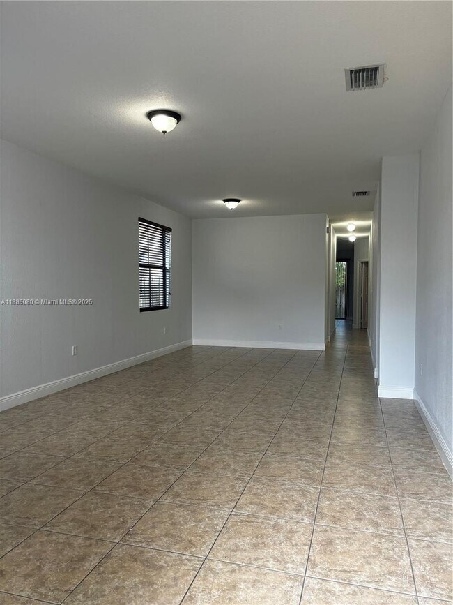 Foto del edificio - 9780 NW 8th St