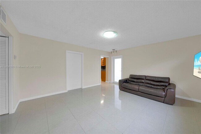 Foto del edificio - 1701 NW 37th Ave