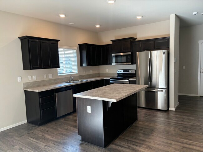 Building Photo - 6500 Yorktown Pl NE