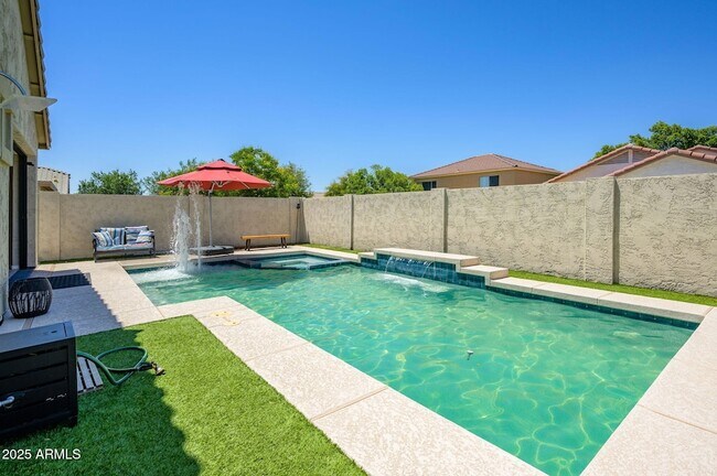 Foto del edificio - 6608 W Saguaro Park Ln