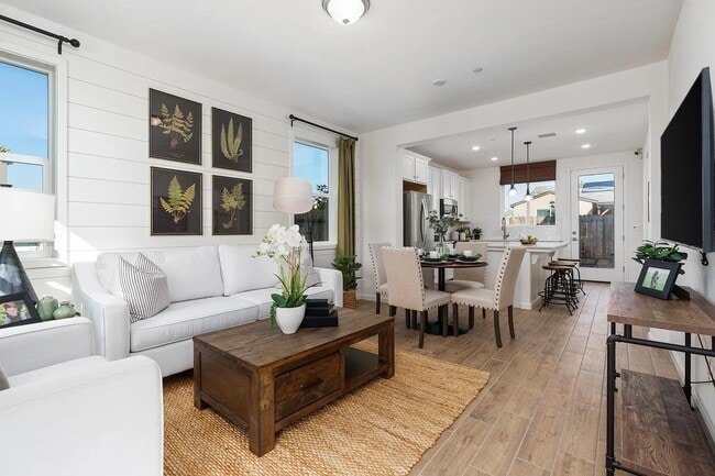 Foto del edificio - 6623 E Crimson Dr