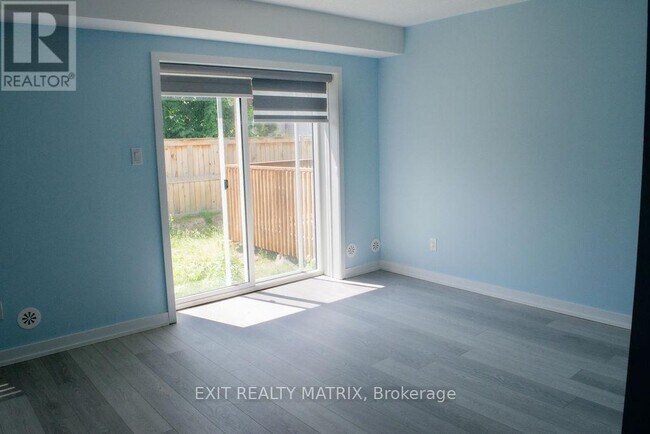 Building Photo - 531 Woven Private