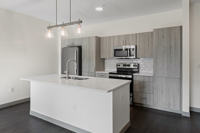 Foto del edificio - 2420 E Capitol Dr