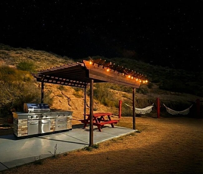 Building Photo - 3 bedroom 1.5 bathroom with amazing views of Morongo Valley