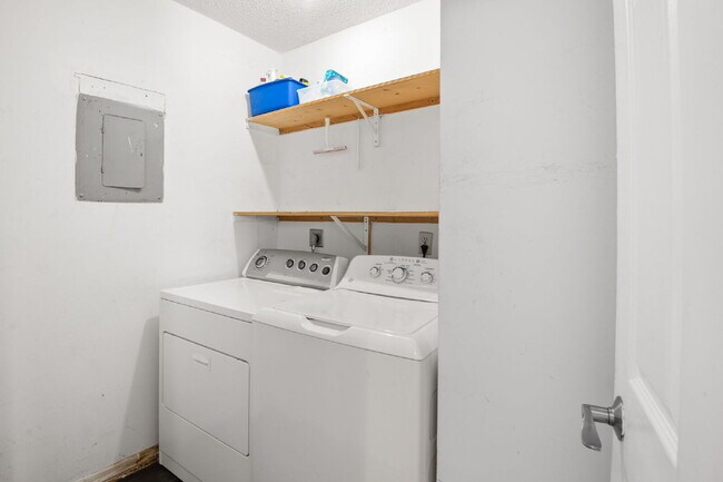 Foto del edificio - Home For Rent in Lakewood Estates!