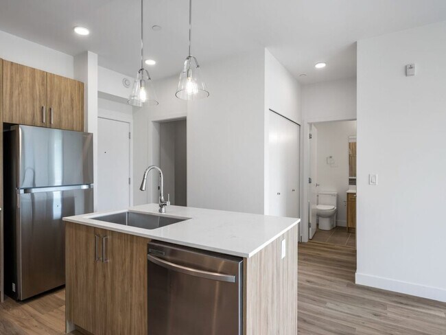 Photo du bâtiment - Brand New 2 Bedroom in Sterling at Bell Centre B2-B8