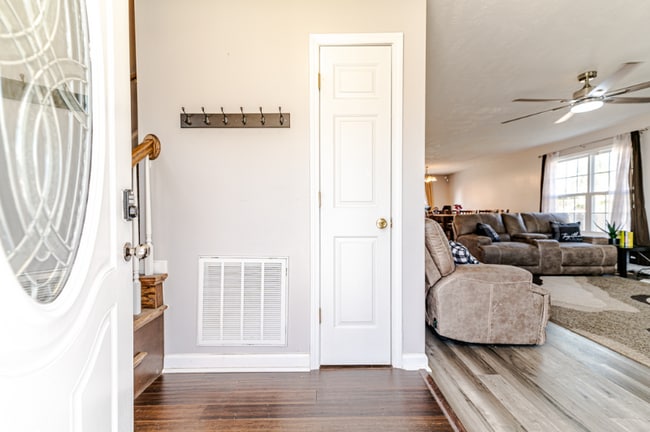 Foto del edificio - 174 Falling Leaf Dr