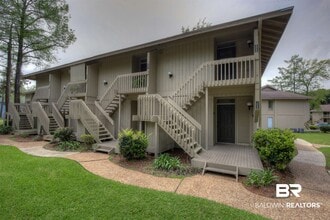 Building Photo - 1046 Seacliff Dr