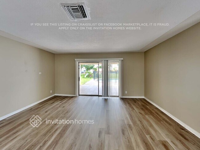 Foto del edificio - 6778 NW 3rd St