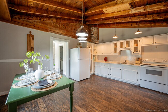 Building Photo - 1279 Enfield St