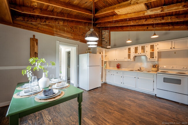 Foto del edificio - 1279 Enfield St