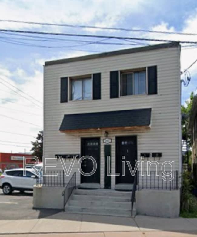 Building Photo - 292 Welland Ave