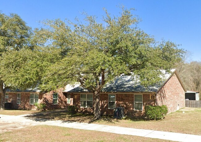 Building Photo - 1001 Charlsie Ave