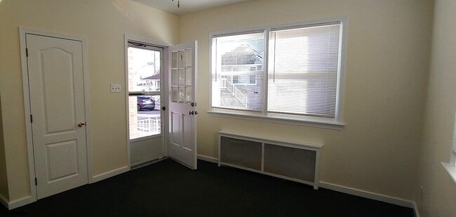 Building Photo - 16 N Sacramento Ave
