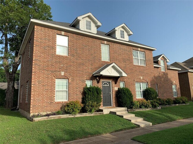 Building Photo - 3200 Lubbock Ave