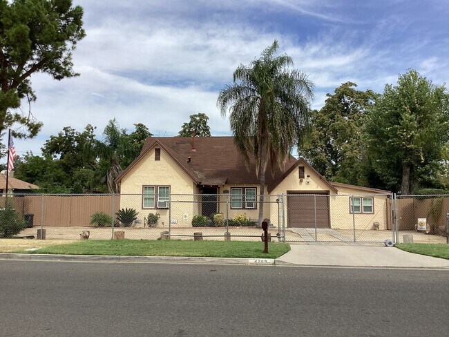 Building Photo - 4789 E Hedges Ave