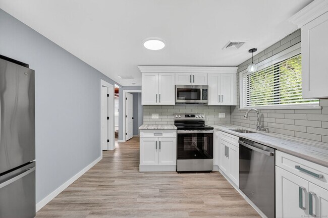 Foto del edificio - 39 Spring Glen Rd