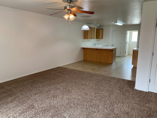 Foto del edificio - 4233 W Walnut Ave