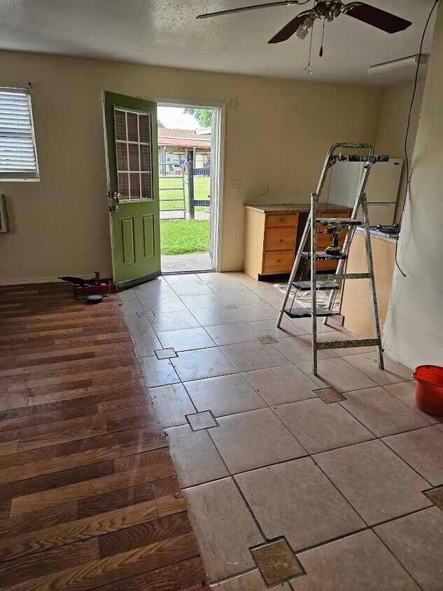 6065 SE 99th Pl Unit 2, Belleview, FL 34420 Apartments in Belleview